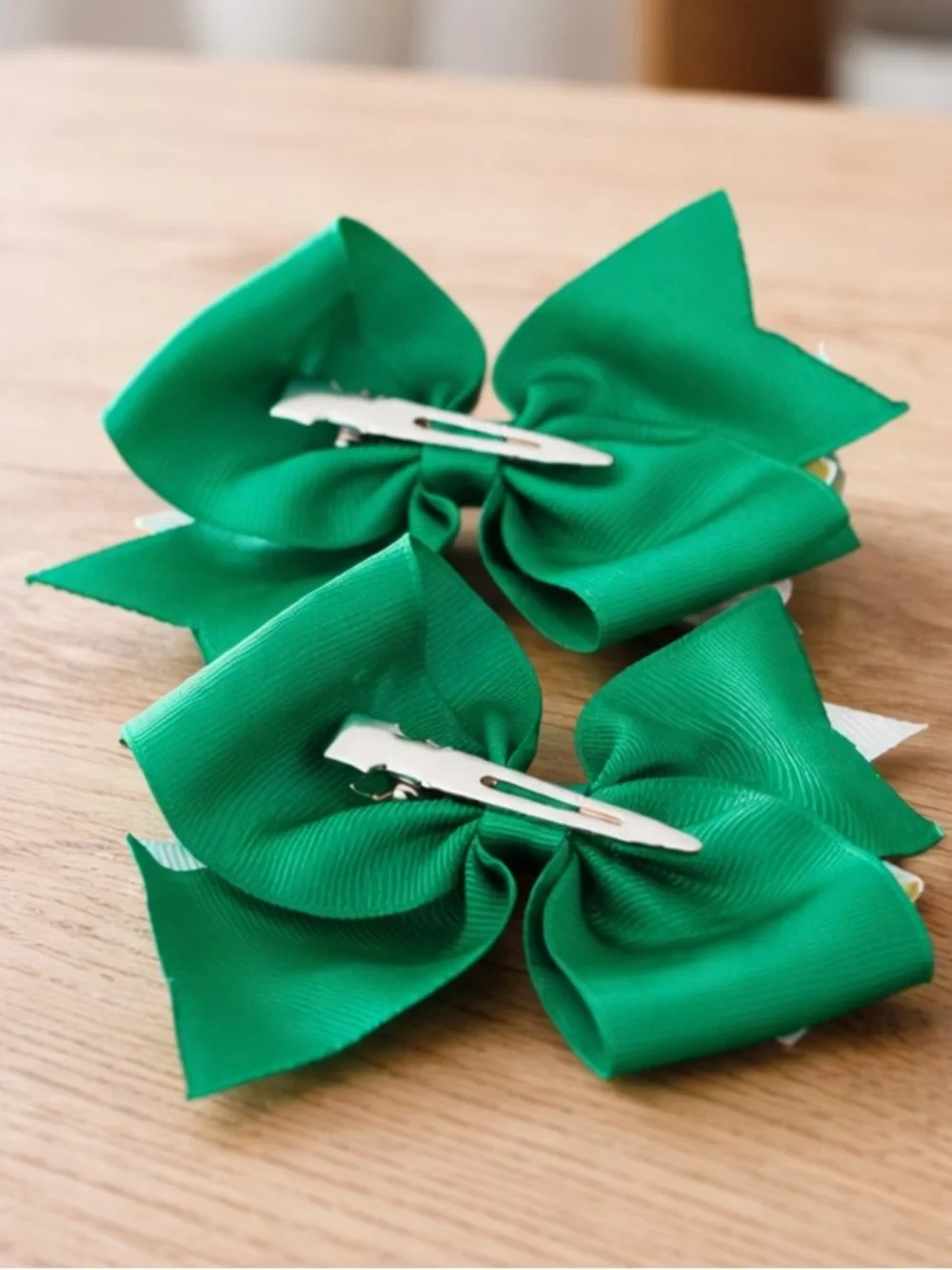 NWT  St. Patrick's Day hair bows - set of 2.  So cute